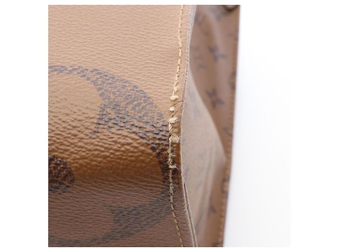 Borsa Tote Louis Vuitton OnTheGo MM Monogram Giant Reverse Marrone Beige - vista 5
