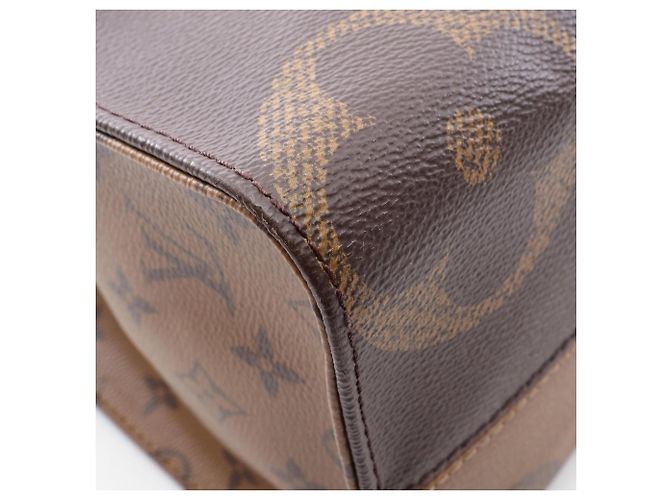 Borsa Tote Louis Vuitton OnTheGo MM Monogram Giant Reverse Marrone Beige - vista 6