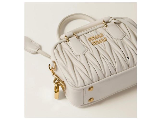 Miu Miu Borsa a Tracolla Matelassé in Pelle Bianca Bianco - vista 5