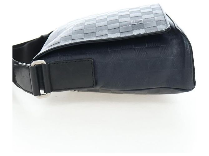 Louis Vuitton District Messenger Damier Infini Leather PM Preto - vista 3