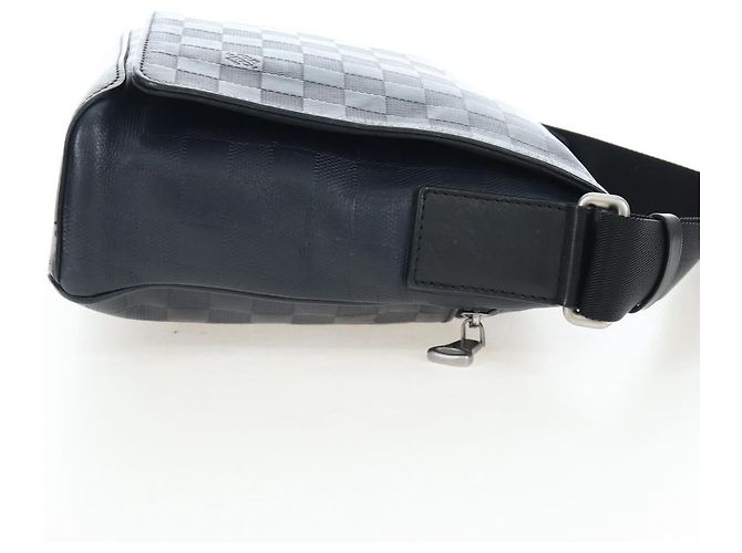 Louis Vuitton District Messenger Damier Infini Leather PM Preto - vista 4