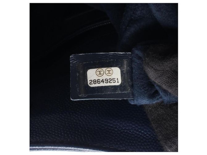 Borsa a tracolla in pelle Chanel Deauville Blu navy - vista 5