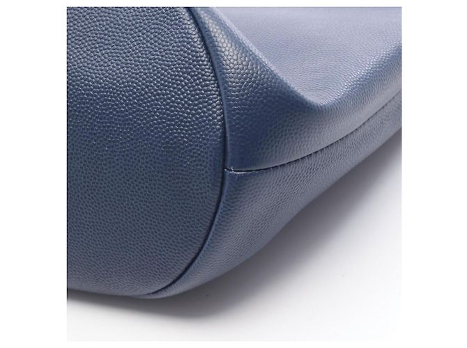 Borsa a tracolla in pelle Chanel Deauville Blu navy - vista 7