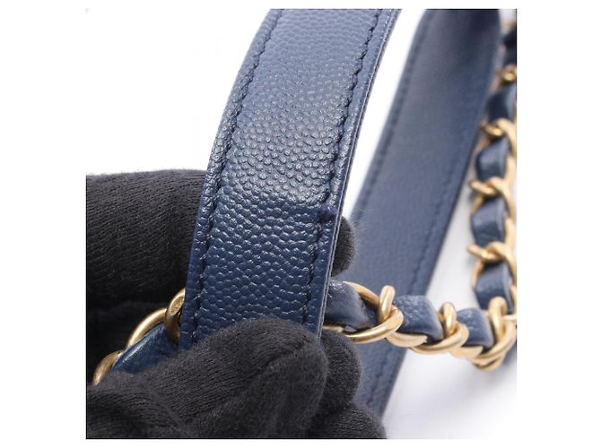 Borsa a tracolla in pelle Chanel Deauville Blu navy - vista 8