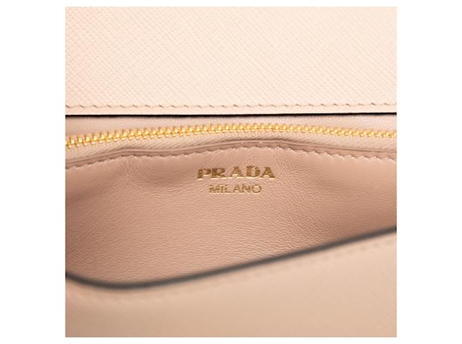 Saffiano Borsa a tracolla con catena e placca con logo Triangle di Prada Beige - vista 5