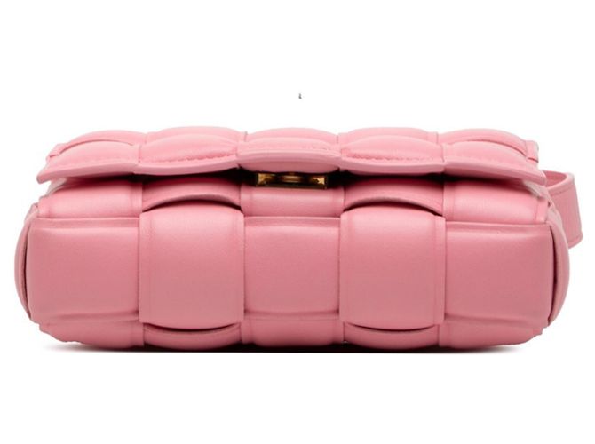Borsa a tracolla e a spalla Bottega Veneta Maxi Intrecciato Padded Cassette Rosa - vista 3