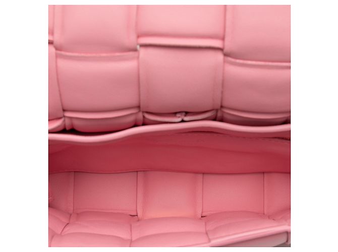 Borsa a tracolla e a spalla Bottega Veneta Maxi Intrecciato Padded Cassette Rosa - vista 4
