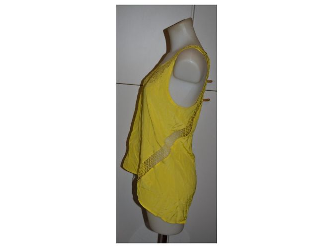 Top de seda amarillo Rebecca Minkoff con detalles de encaje - vista 2