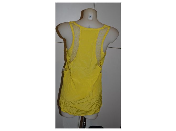 Top de seda amarillo Rebecca Minkoff con detalles de encaje - vista 3
