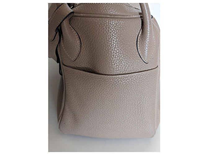Hermès Lindy 30 in pelle Taurillon Clemence Taupe - vista 16
