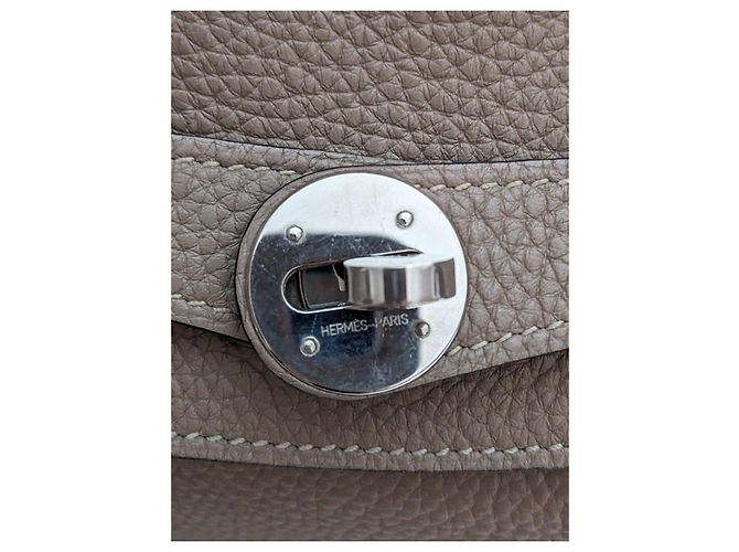 Hermès Lindy 30 in pelle Taurillon Clemence Taupe - vista 2