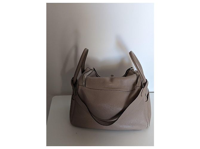 Hermès Lindy 30 in pelle Taurillon Clemence Taupe - vista 4