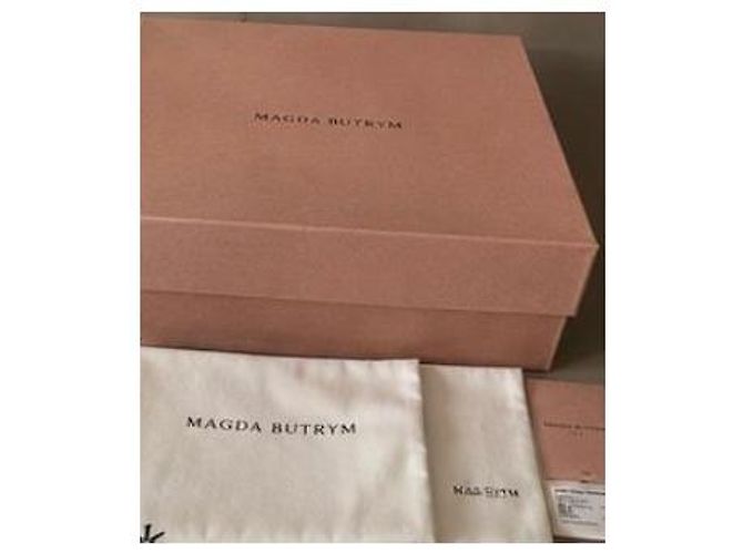 Magda Butrym Botas altas de satén marrón y pelo Castaño - vista 8