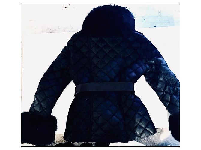 Moncler Jaqueta Acolchoada Preta com Pele de Raposa Preto - vista 2