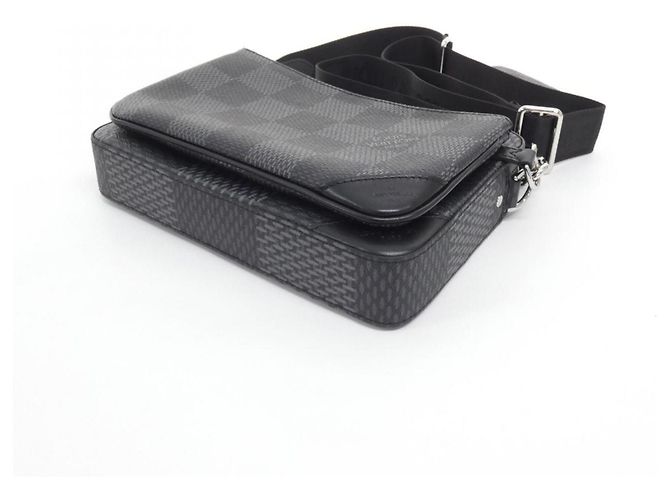 Borsa a tracolla Louis Vuitton Damier Graphite 3D Trio Marrone Damier ebene - vista 3