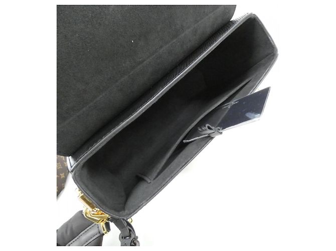 Borsa a Spalla Louis Vuitton Epi Twist MM Nero - vista 9