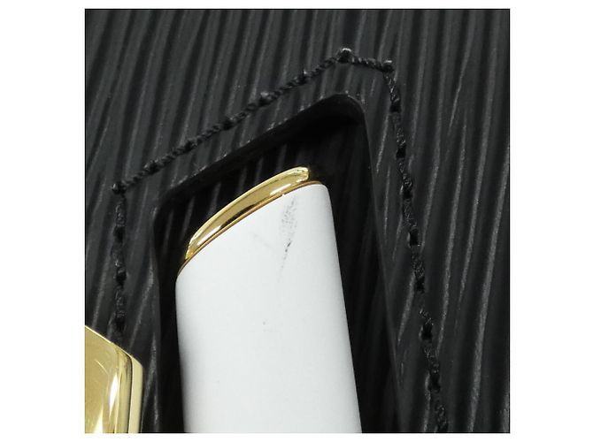 Borsa a tracolla Louis Vuitton Epi Twist MM Nero - vista 4