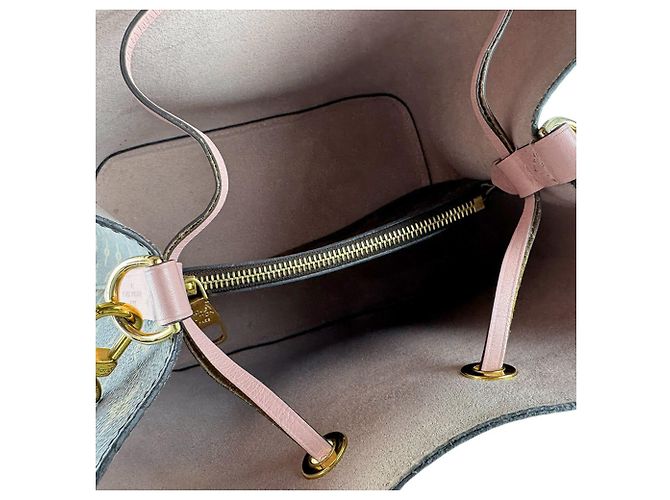 Néonoé Borsa a Spalla Louis Vuitton Monogram Neo Noe Rosa Monogramma - vista 10