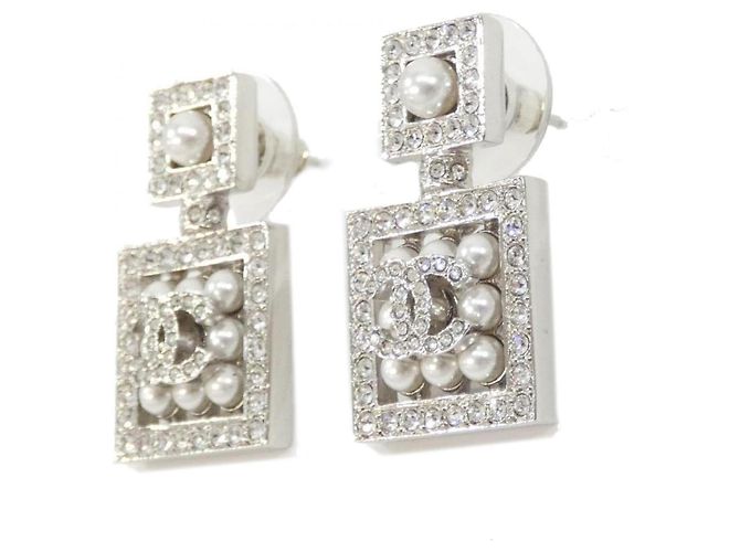 Orecchini a lobo Chanel ABD474 Argento e Bianco - vista 2
