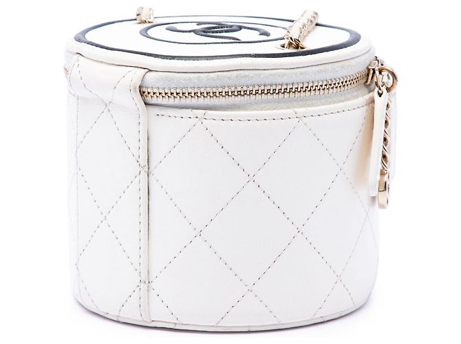 Vanity Beauty case Chanel in agnello trapuntato bianco con catena e charm - vista 2