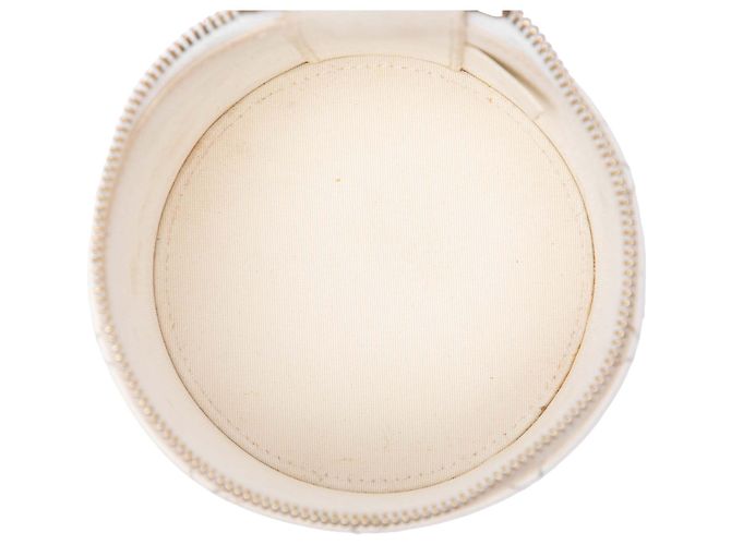 Vanity Beauty case Chanel in agnello trapuntato bianco con catena e charm - vista 4