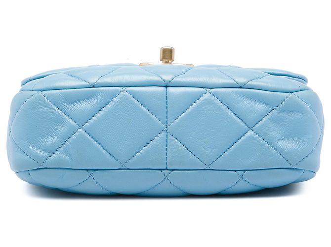 Chanel Blue Mini Quilted Lambskin Lacquered Chain Flap Blu chiaro - vista 3