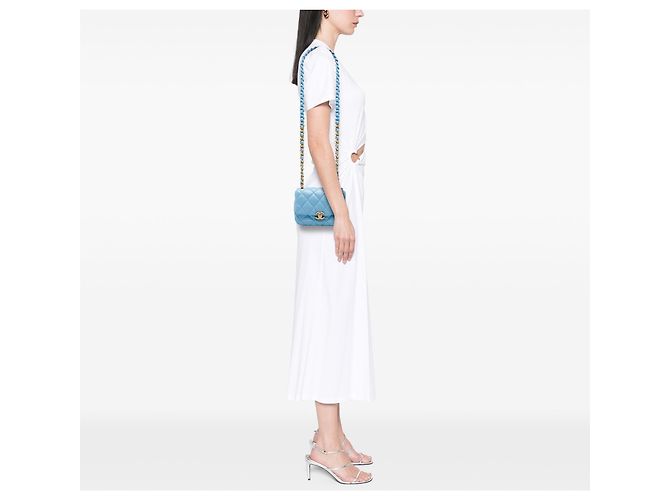 Chanel Blue Mini Quilted Lambskin Lacquered Chain Flap Blu chiaro - vista 6