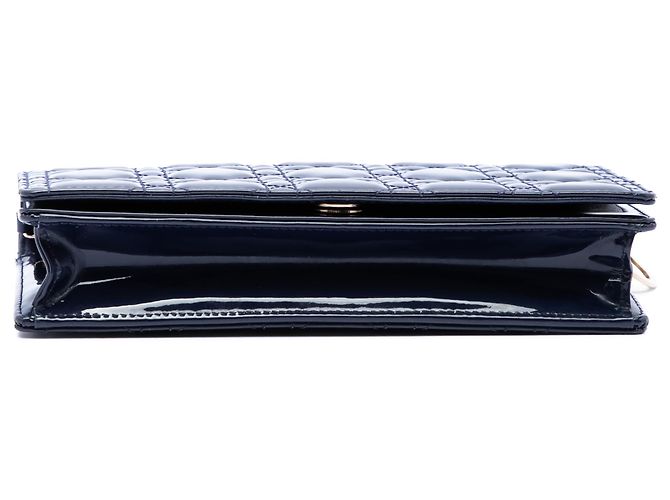 Pochette Lady Dior em verniz azul cannage com corrente Azul escuro - vista 3