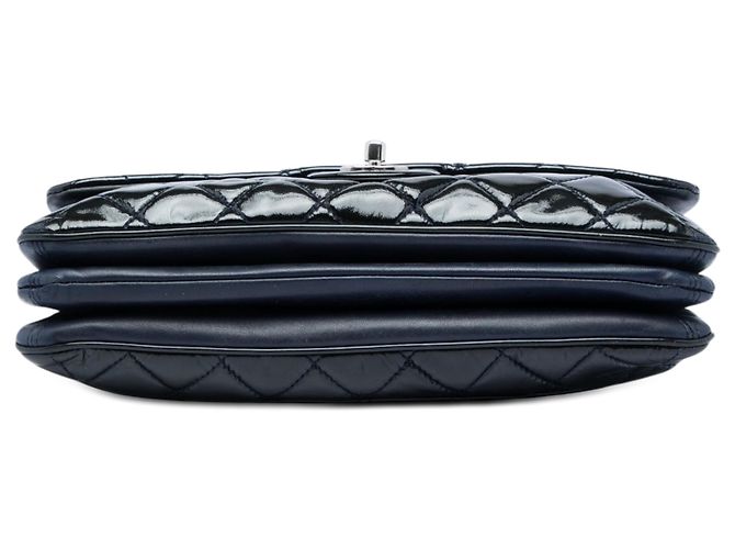 Chanel Blue Jumbo Quilted Patent 3 Compartment Flap Blu navy - vista 3