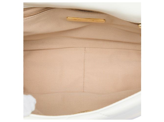 Chanel White Medium Lambskin 19 Flap Bianco - vista 4