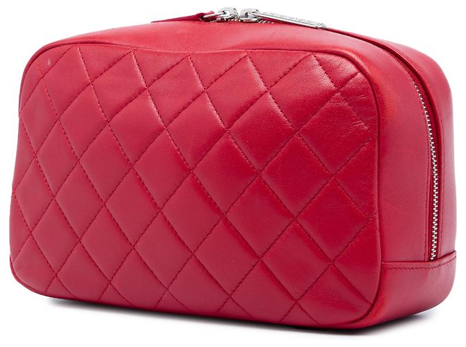 Pochette de cosméticos Curvy em pele de cordeiro acolchoada vermelha Chanel Tamanho Medium Vermelho - vista 2