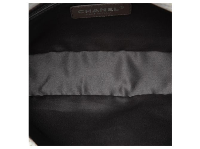 Chanel White Small Perforated Calfskin Reissue 2.55 Drill Flap Bianco - vista 4
