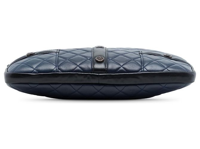 Clutch Girl em pele de cordeiro acolchoada azul Small com corrente Chanel Azul escuro - vista 3