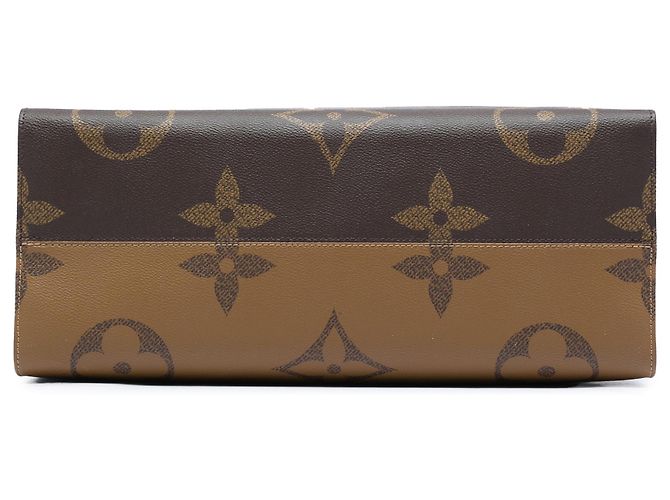 Louis Vuitton Marrone Monogram Reverse Giant OnTheGo GM - vista 3