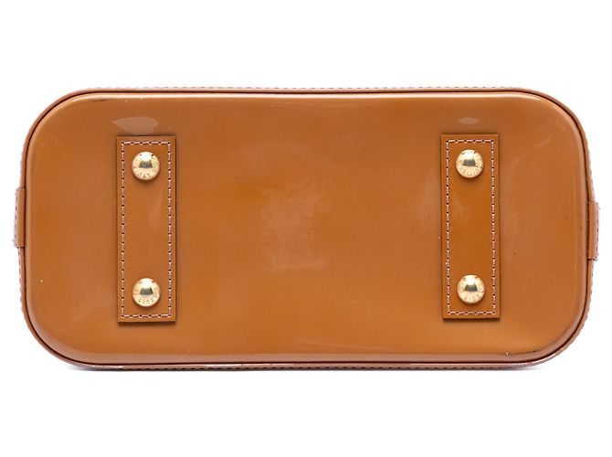 Louis Vuitton Alma BB in Monogram Vernis marrone Cammello - vista 3