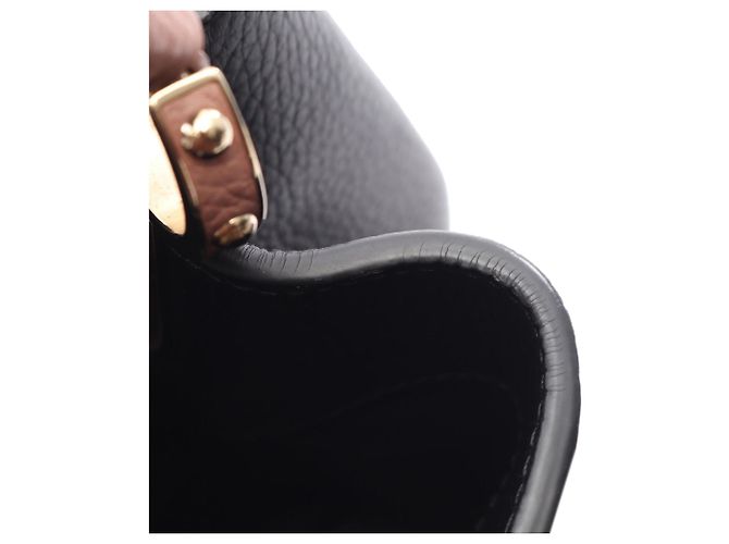 Louis Vuitton Capucines MM in pelle Taurillon nera Nero - vista 5