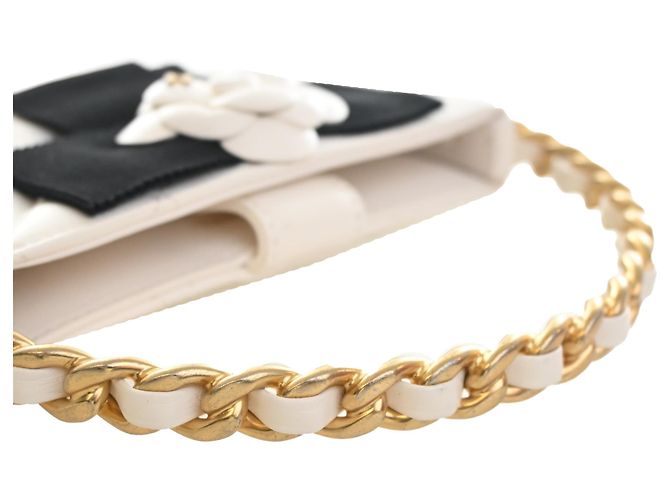 Clutch Chanel White Mini Lambskin Round Camellia Bianco Bianco sporco - vista 14