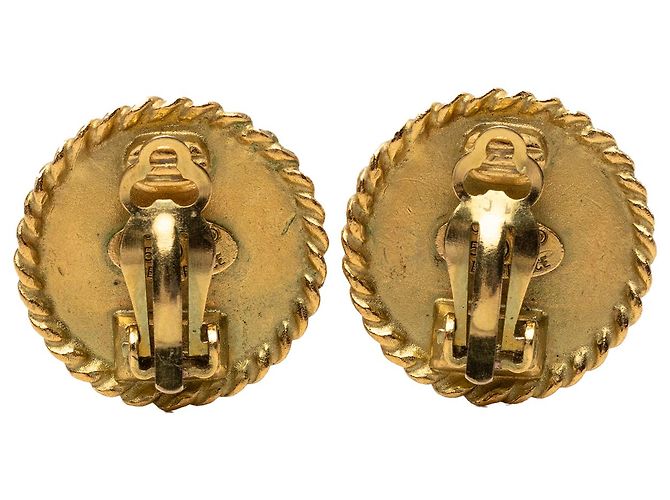 Orecchini a clip rotondi Chanel Gold CC placcati oro e smalto D'oro - vista 2