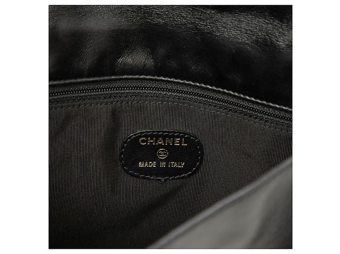 Borsa a tracolla Chanel in pelle di agnello nera con logo Nero - vista 5