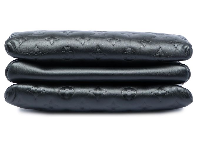 Louis Vuitton Coussin PM in agnello con monogramma in rilievo nero - vista 3