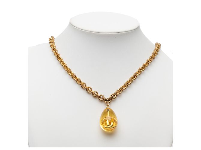 Collana con pendente Chanel Gold CC in resina placcato oro D'oro - vista 6