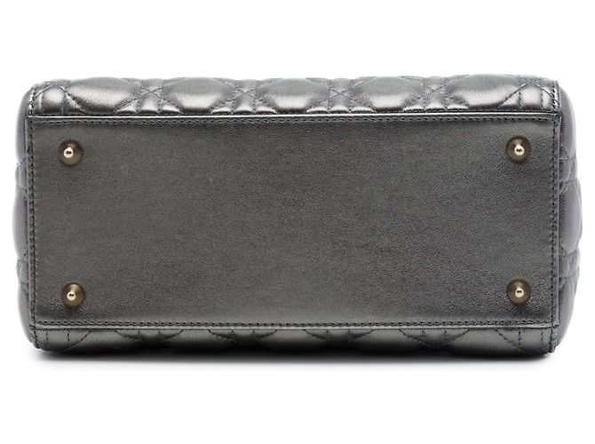 Lady Dior Cannage aus grauem metallischem Lammfell, Größe Medium Braun Anthrazitgrau - Ansicht 3