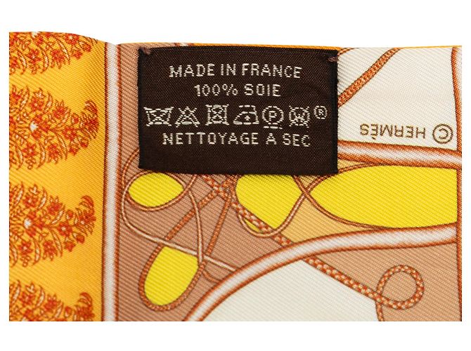 Sciarpa Twilly in seta Hermès Yellow Coup de Fouet au Bloc Giallo - vista 3