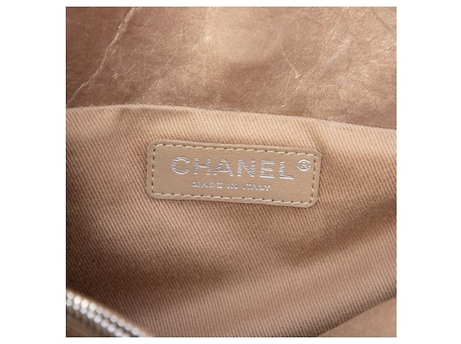 Tote Reissue 2.55 Chanel in pelle di vitello metallizzata trapuntata marrone - vista 5
