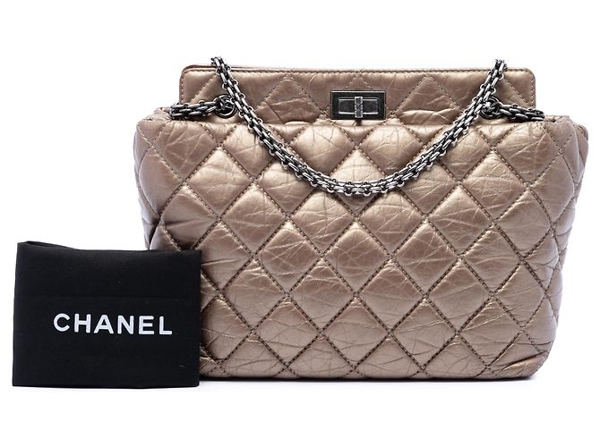 Tote Reissue 2.55 Chanel in pelle di vitello metallizzata trapuntata marrone - vista 7