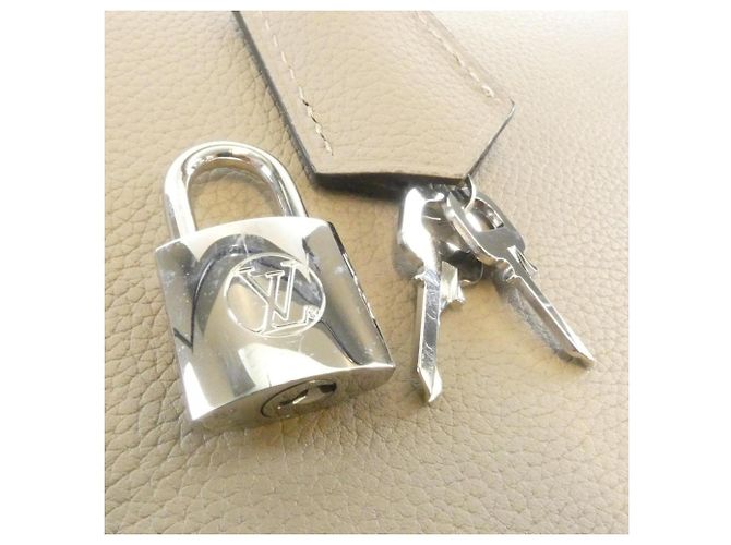 Borsa Louis Vuitton Mila MM M51685 Beige Grigio - vista 4