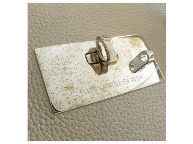 Borsa Louis Vuitton Mila MM M51685 Beige Grigio - vista 5