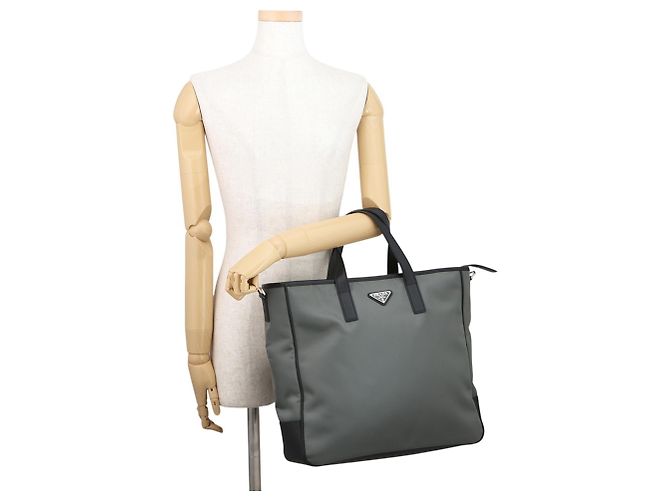 Borsa Tote Triangle in nylon Saffiano Prada Marrone Nero - vista 4