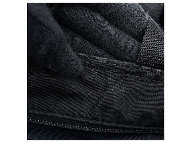 Prada Nylon Triangle Tote Bag Schwarz - Ansicht 10