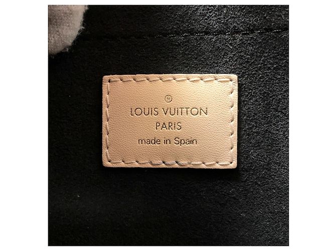 Borsa Louis Vuitton Monogram Montaigne MM Nero Monogramma - vista 17